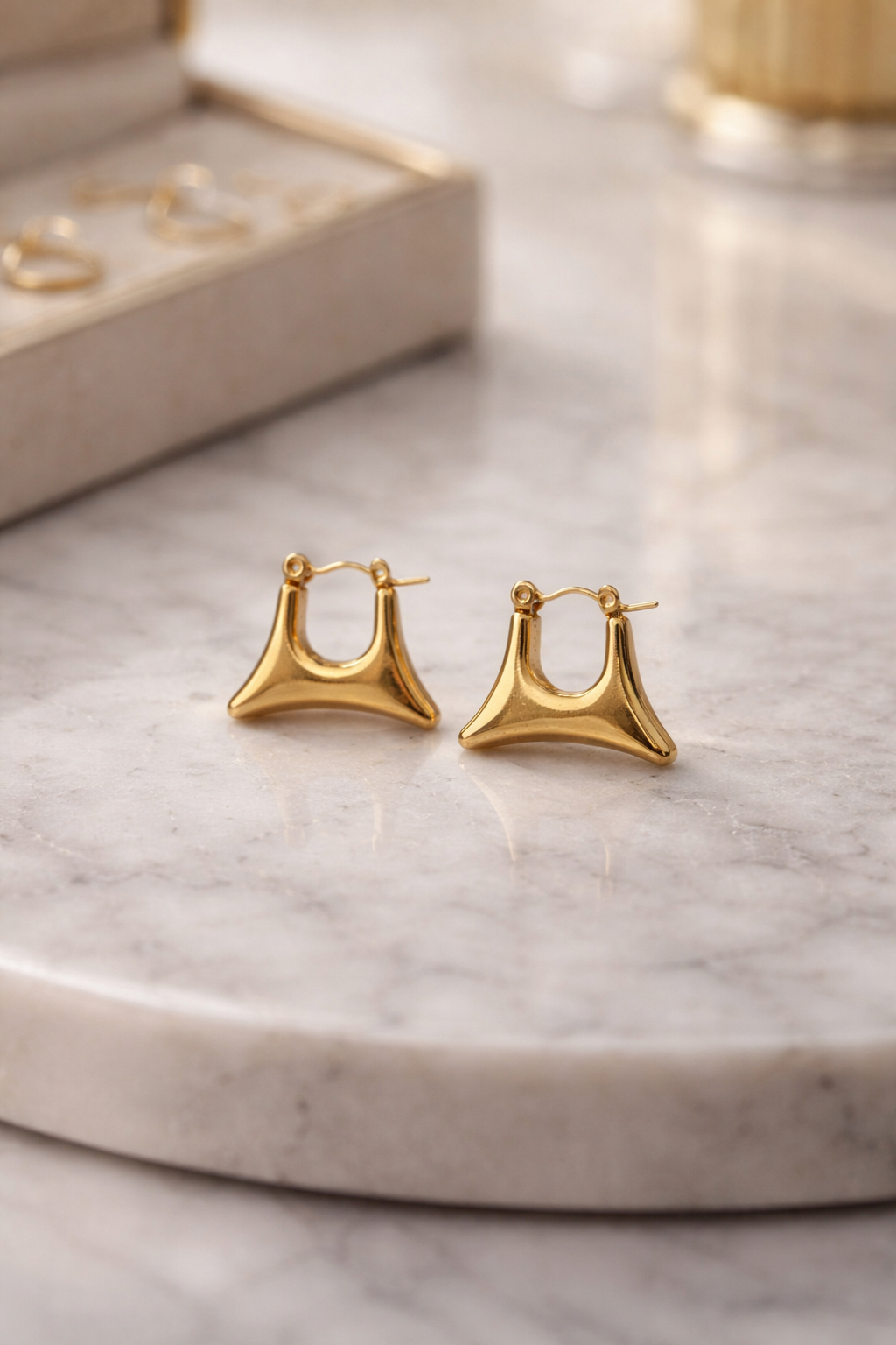 ZAVE Aura Curve Gold Huggie Earrings
