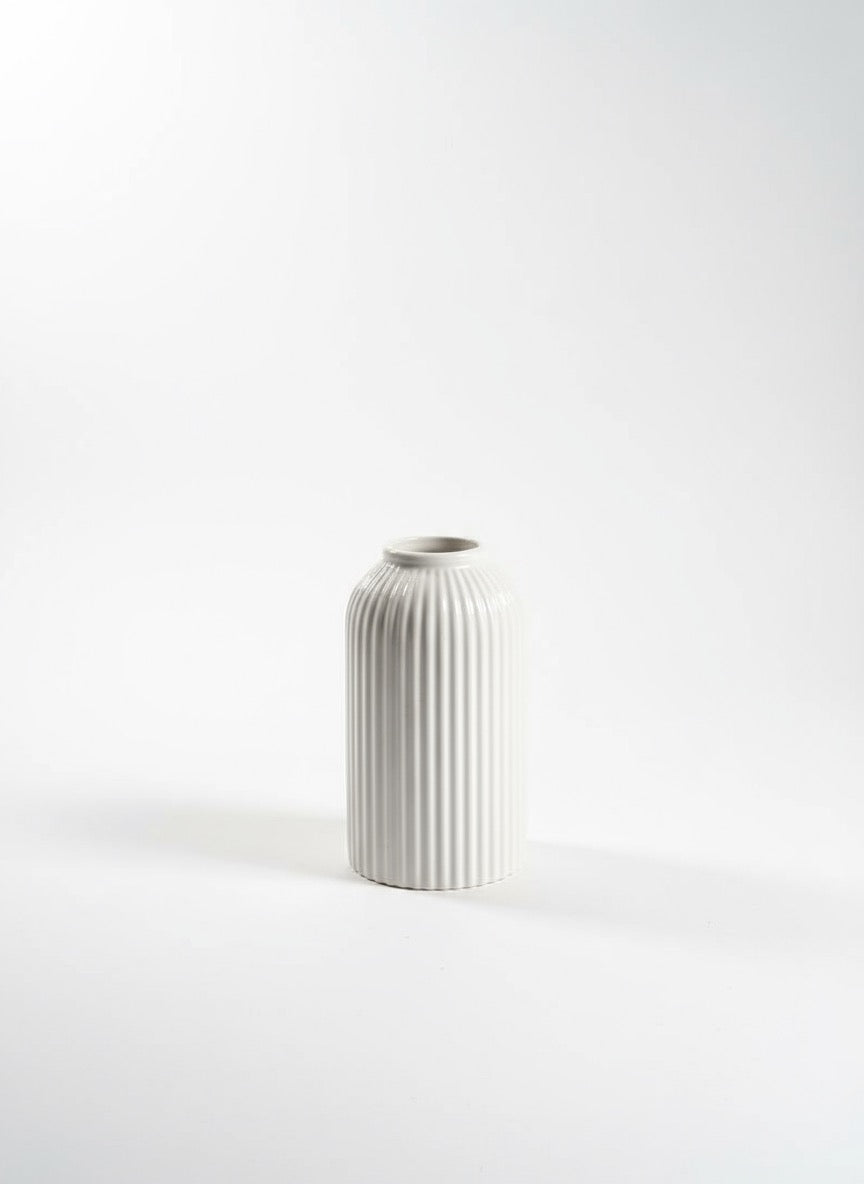 Zave Small Modern Ribbed Ceramic Vase / White Fluted Flower Vase