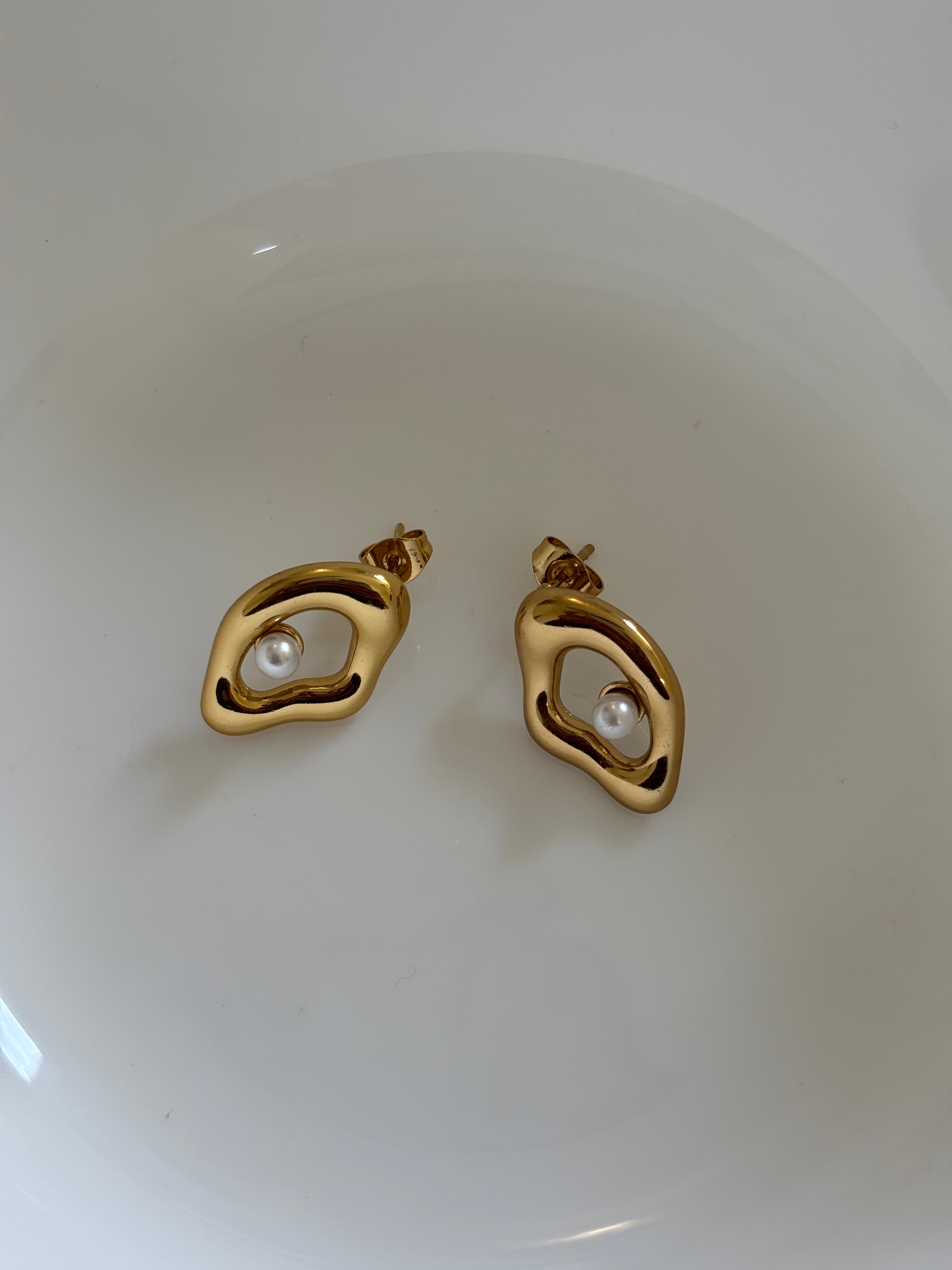 Zave Asymmetrical Gold and Pearl Stud Earrings