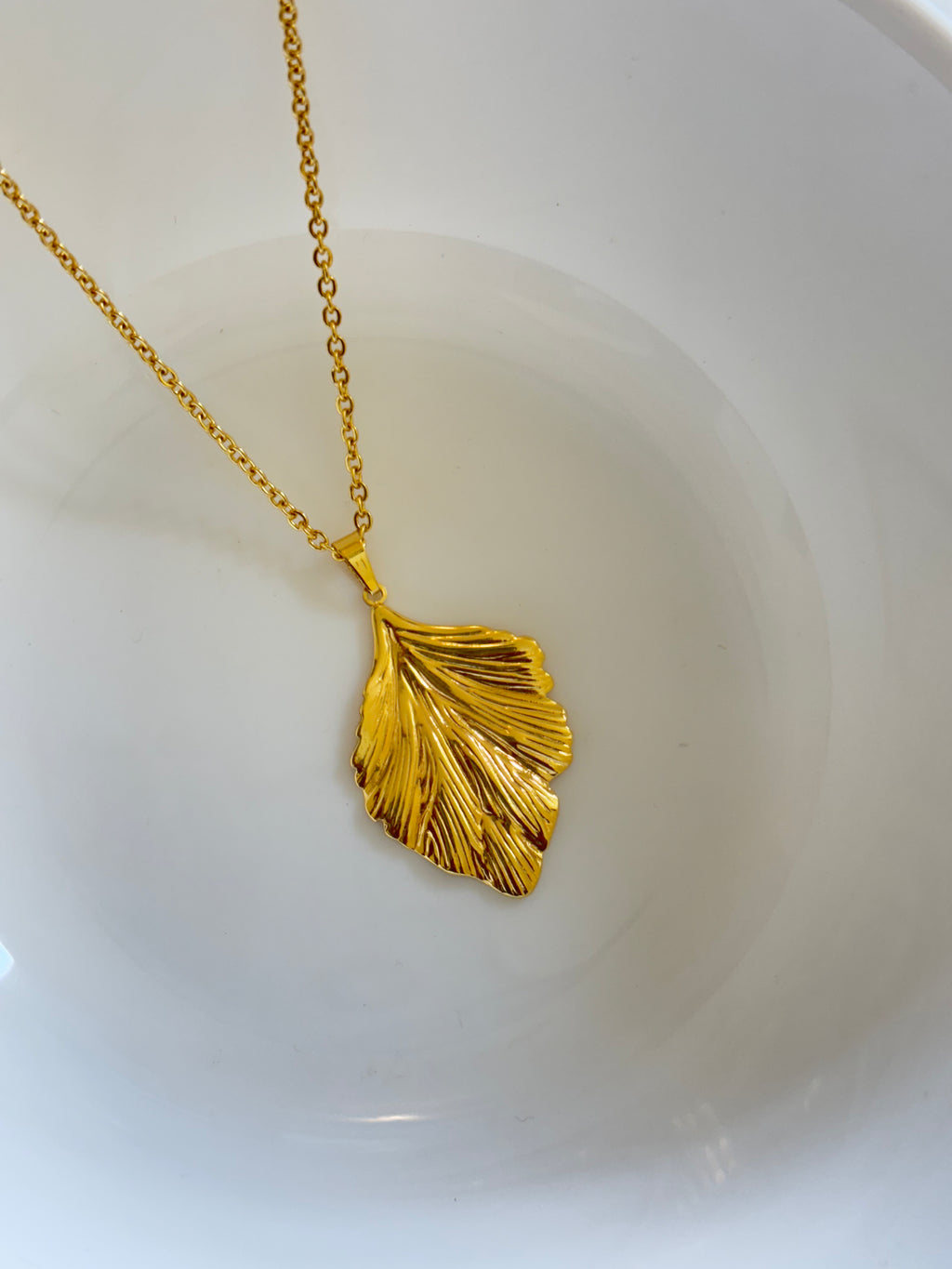 Zave Leaf Pendant Necklace