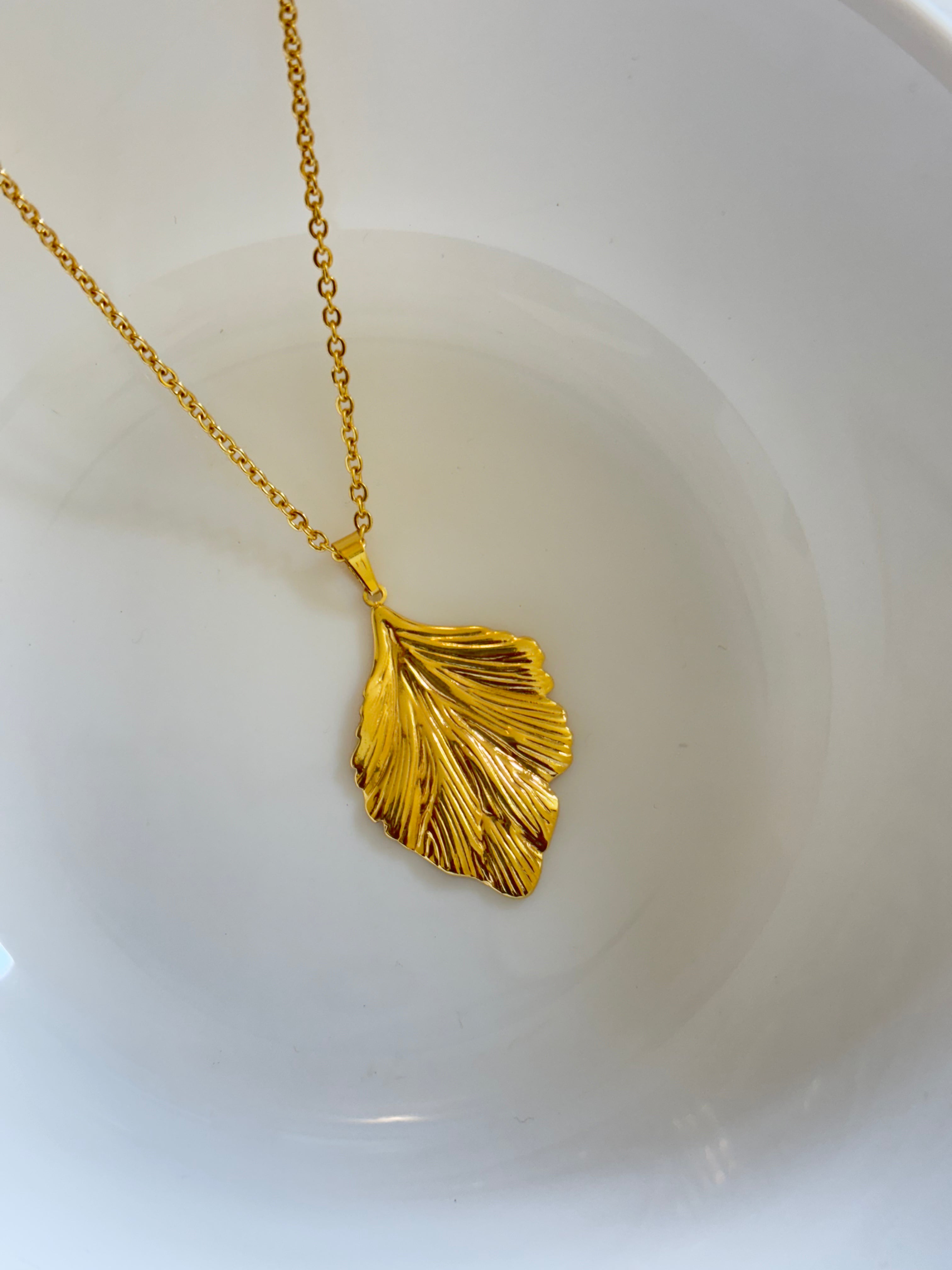 Zave Leaf Pendant Necklace
