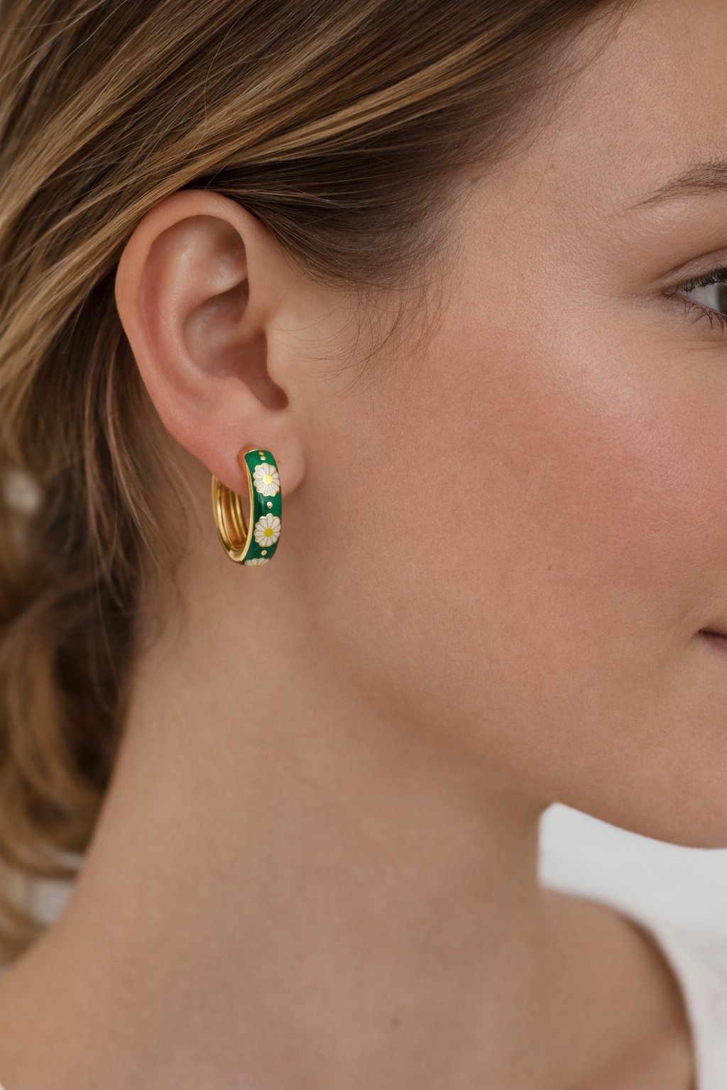 ZAVE Green Daisy Enamel Hoop Earrings