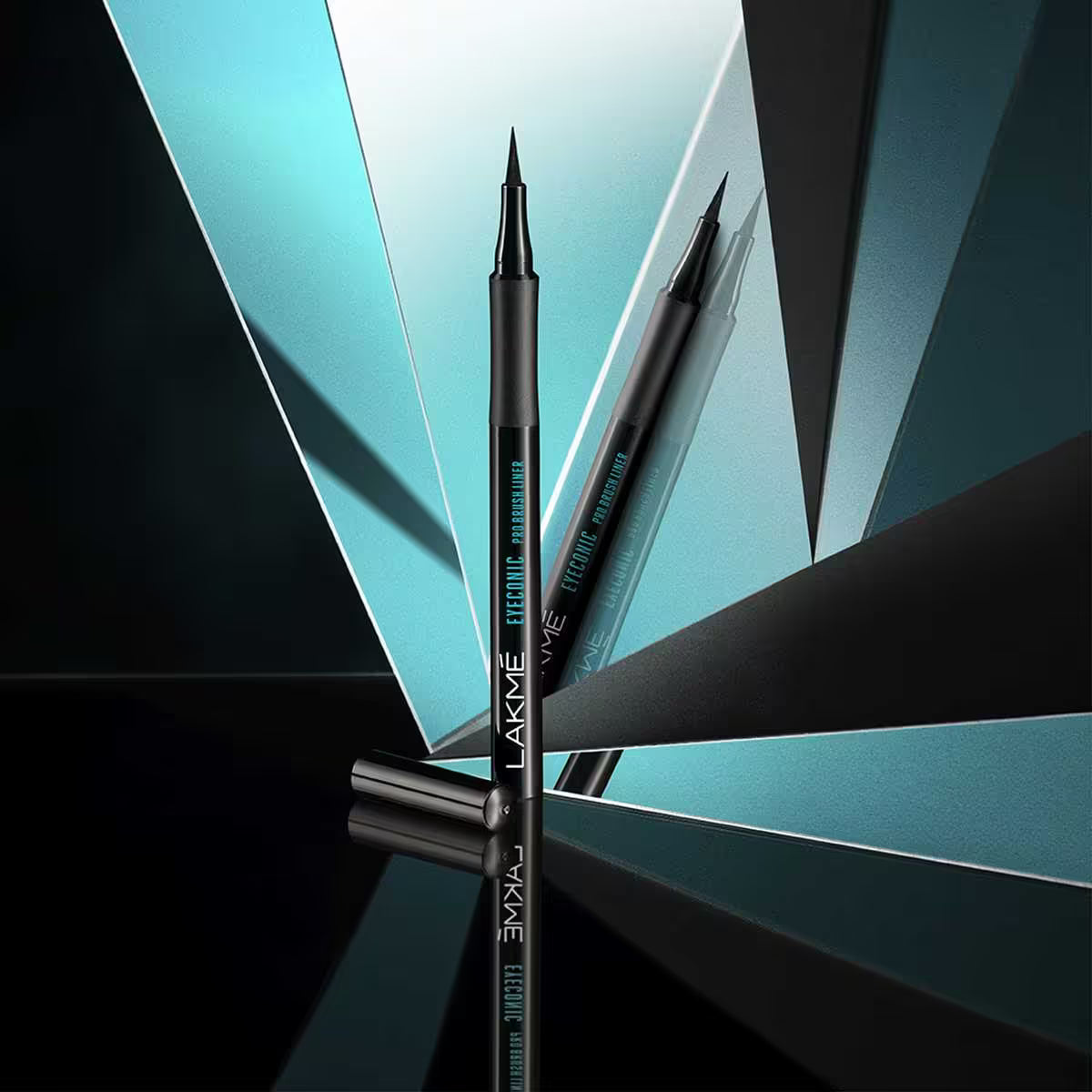 Lakme - Eyeconic Pro Brush Eye Liner