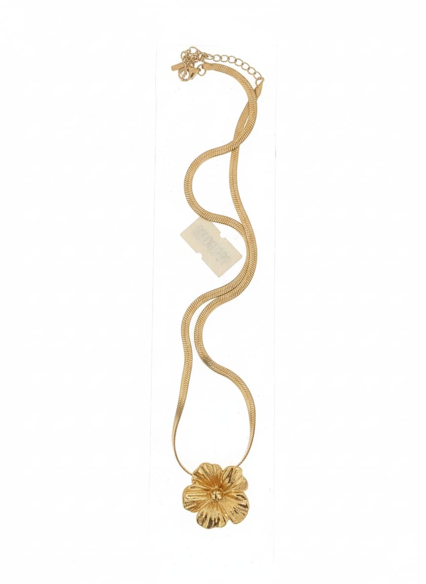 Zave Golden Floral Pendant Necklace